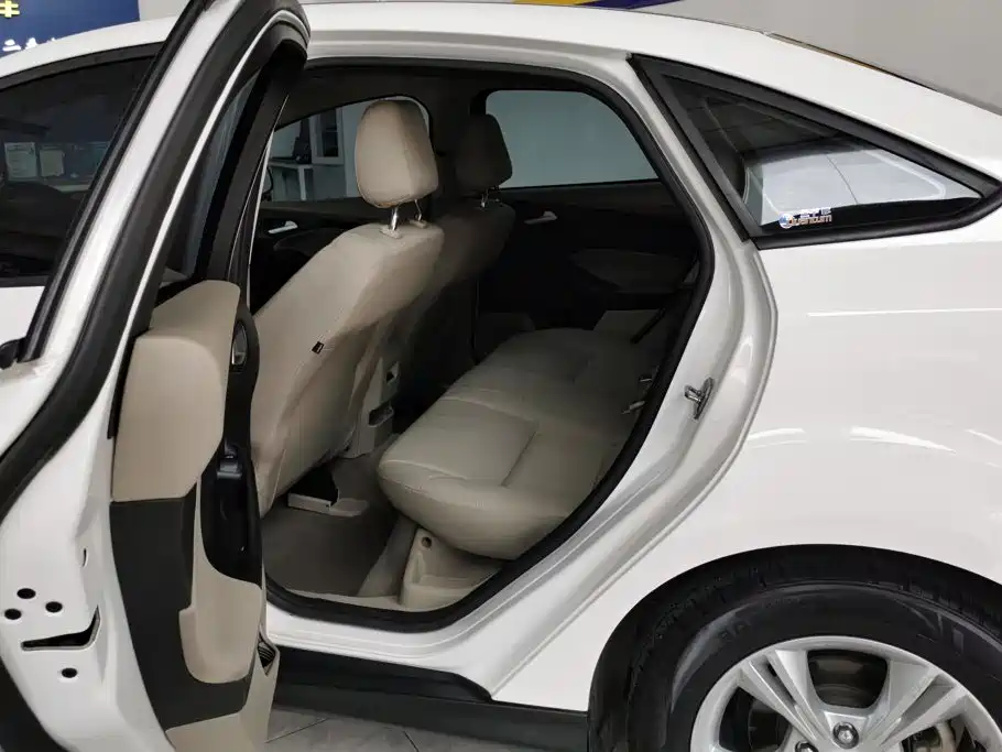 Ford Focus — миниатюра 11