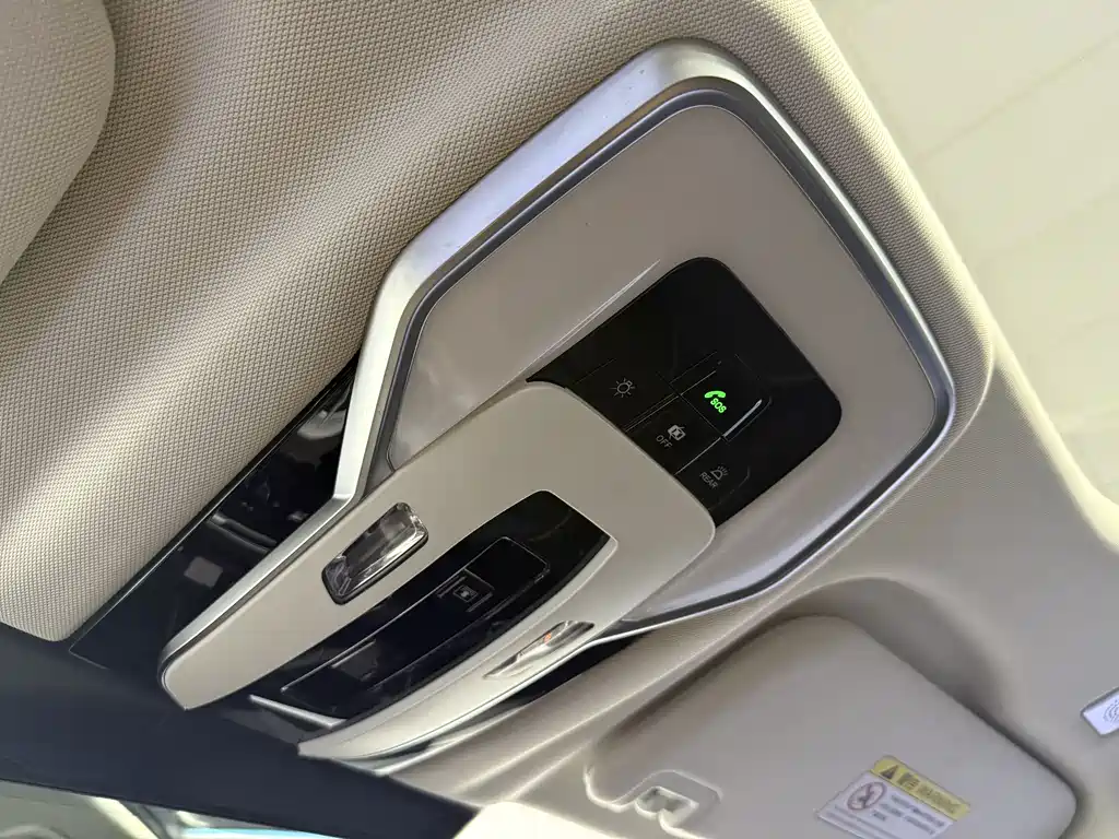 Hongqi E-HS9 2022 690km мест