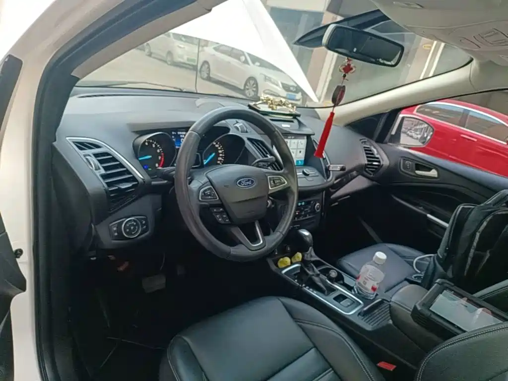 Ford Kuga — миниатюра 10