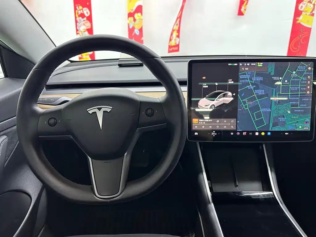 Tesla Model 3 — миниатюра 10