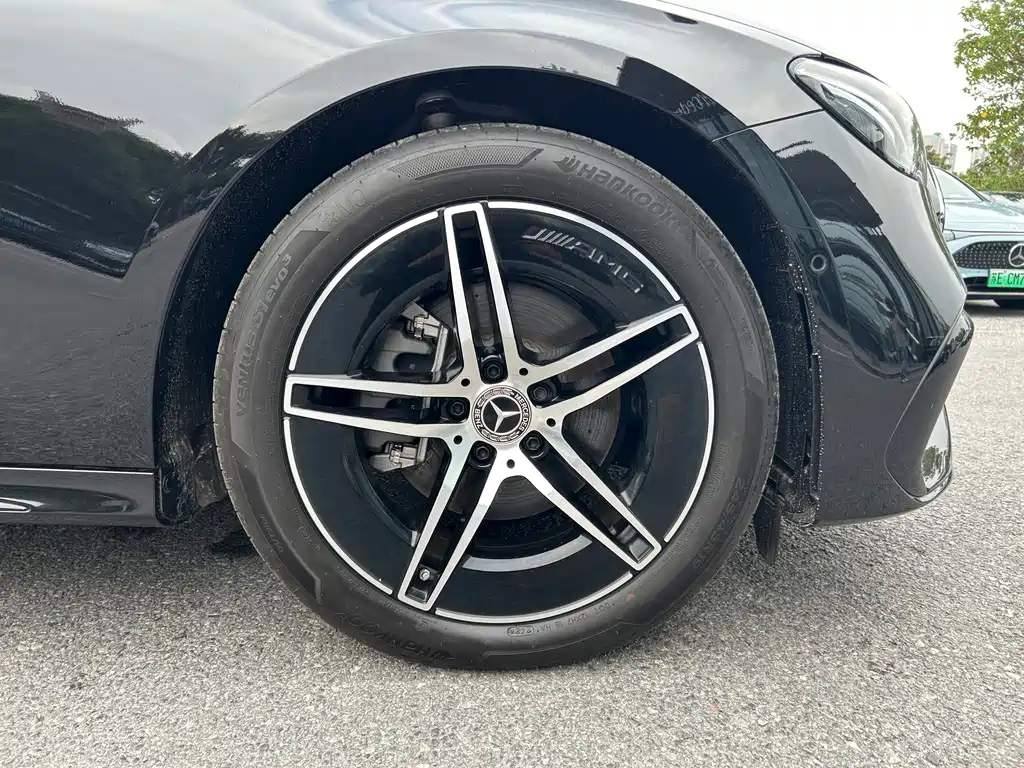 Mercedes-Benz E-Class — миниатюра 5