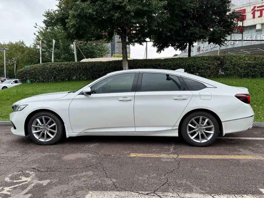 Honda Accord 260TURBO Luxury Edition, фото 3