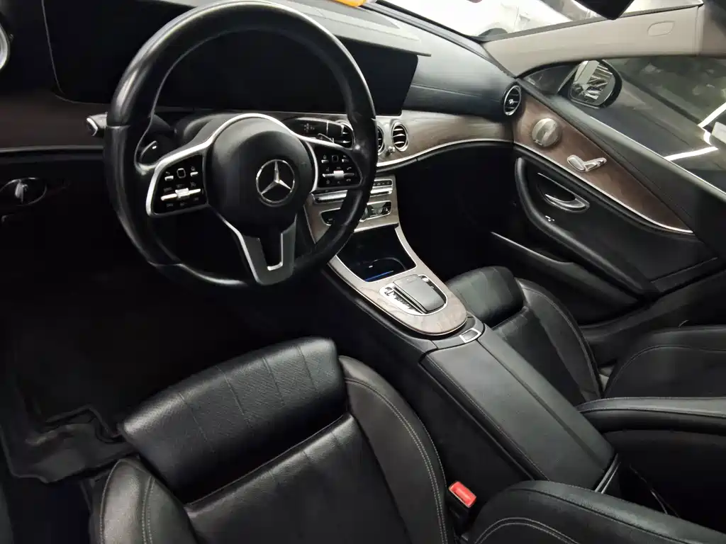 Mercedes-Benz E-Class — миниатюра 5