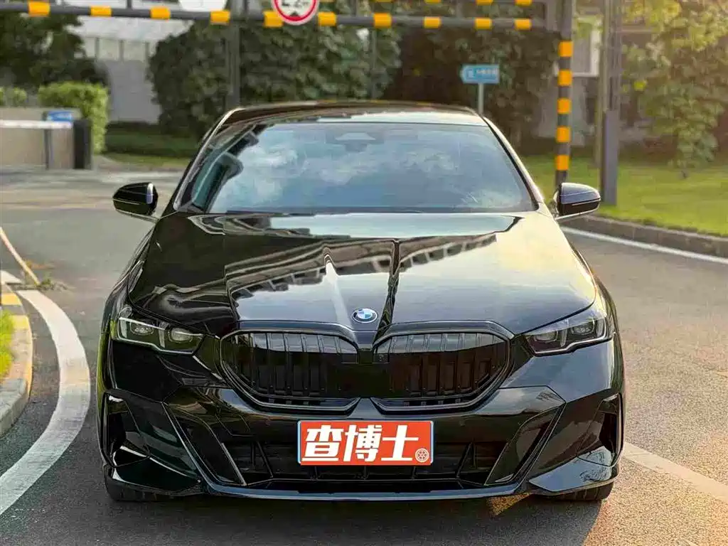 BMW 5 Series — миниатюра 2