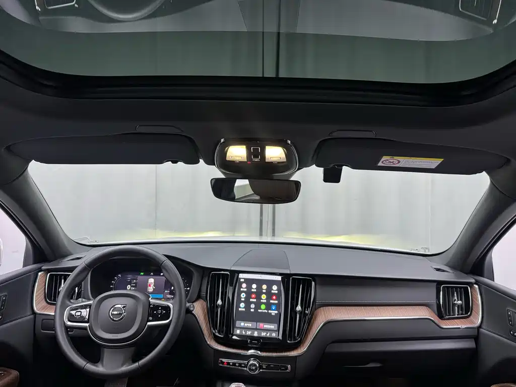 Volvo XC60 PHEV — миниатюра 10