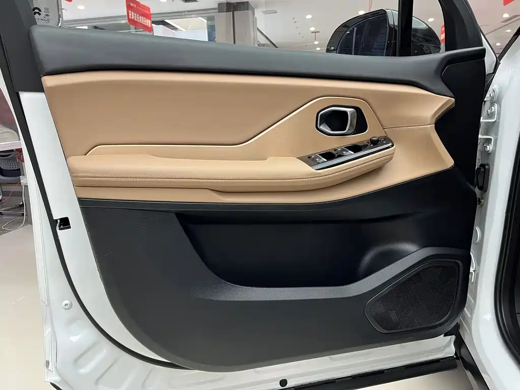 NIO ES8 — миниатюра 6