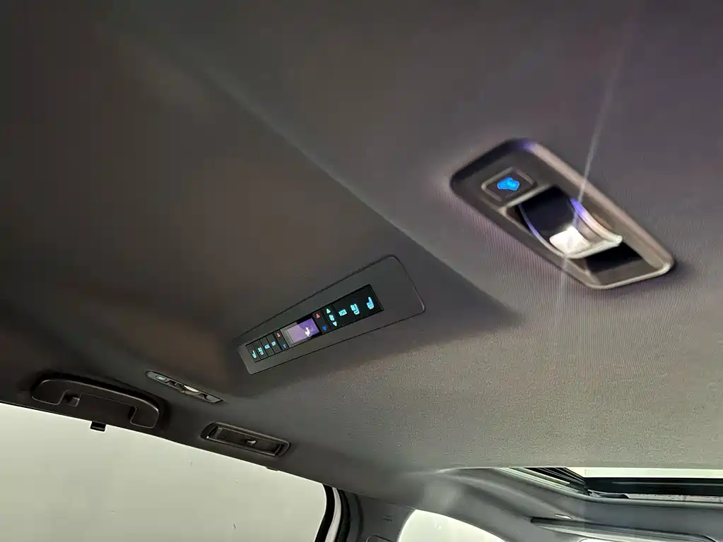 Toyota Sienna — миниатюра 8