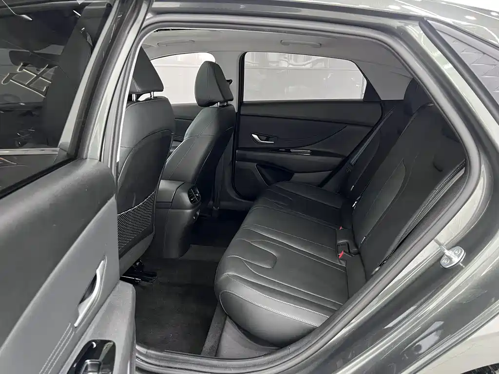 Hyundai Elantra — миниатюра 13