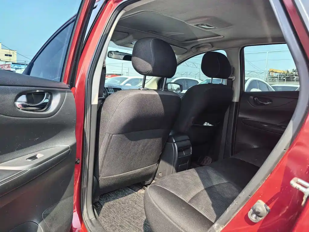 Nissan Tiida — миниатюра 10
