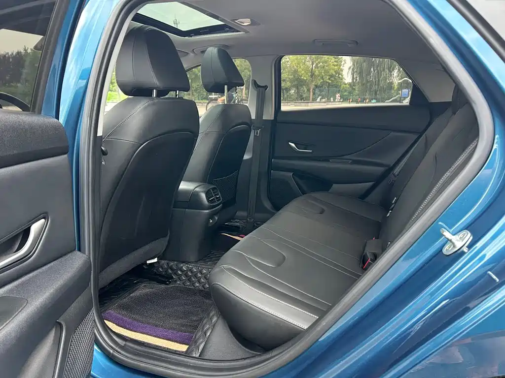 Hyundai Elantra — миниатюра 9