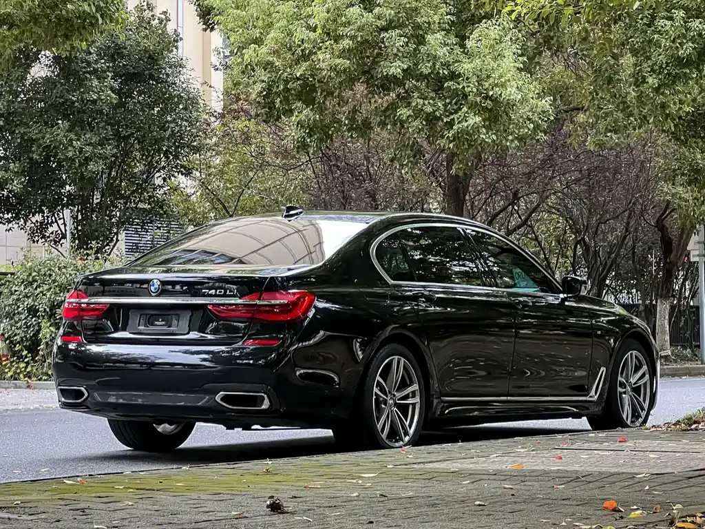BMW 7 Series — миниатюра 5