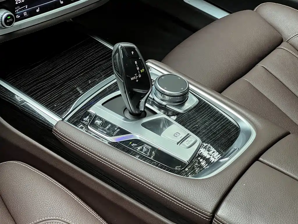 BMW 7 Series — миниатюра 18