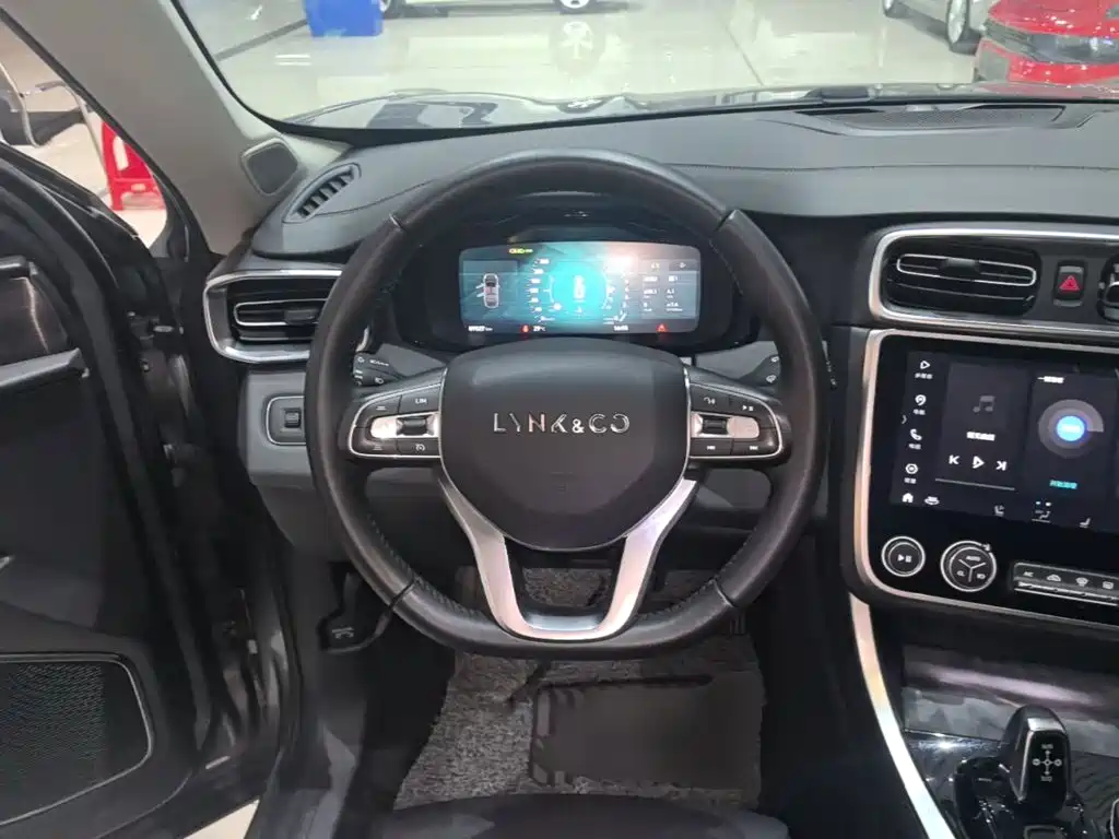 Lynk & Co 01 — миниатюра 11