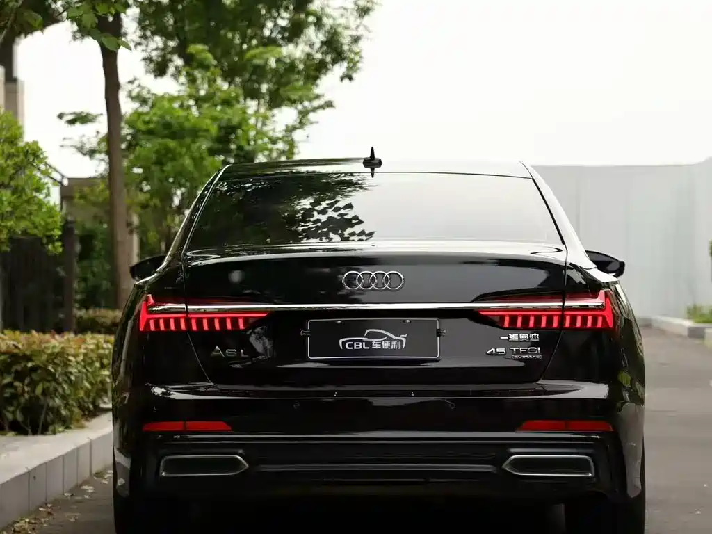Audi A6L - фото 8