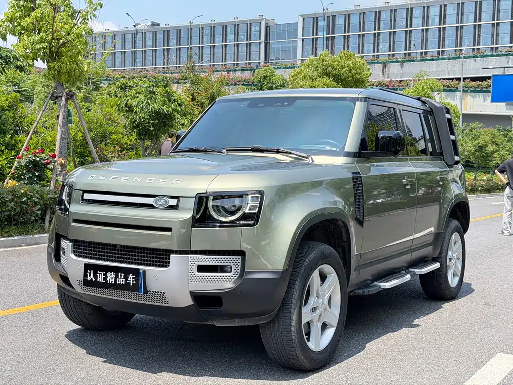 Land Rover Defender 2021