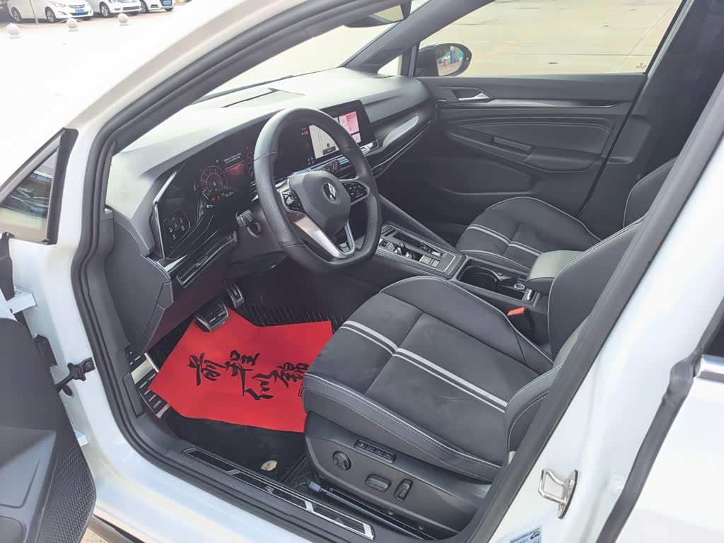 Volkswagen Golf 1.4 л 2022 г. Белый, пробег 44000 км