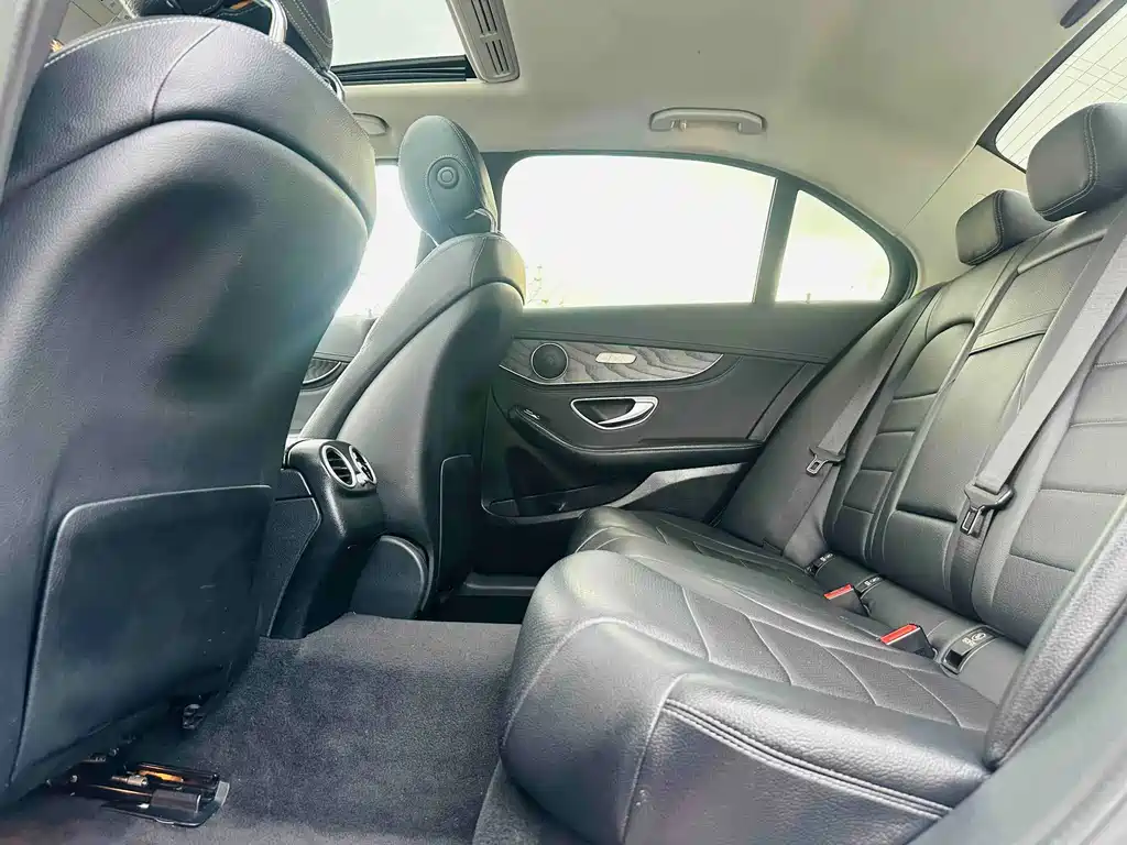 Mercedes-Benz C-Class — миниатюра 12