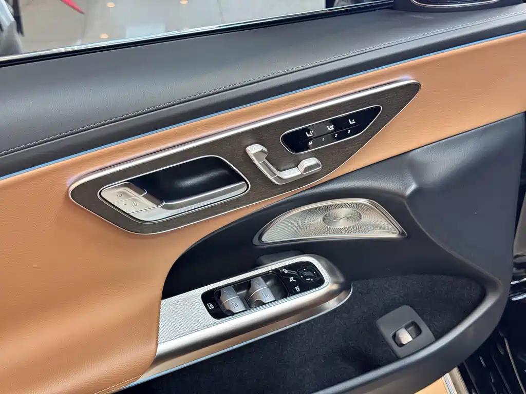 Mercedes-Benz E-Class — миниатюра 10