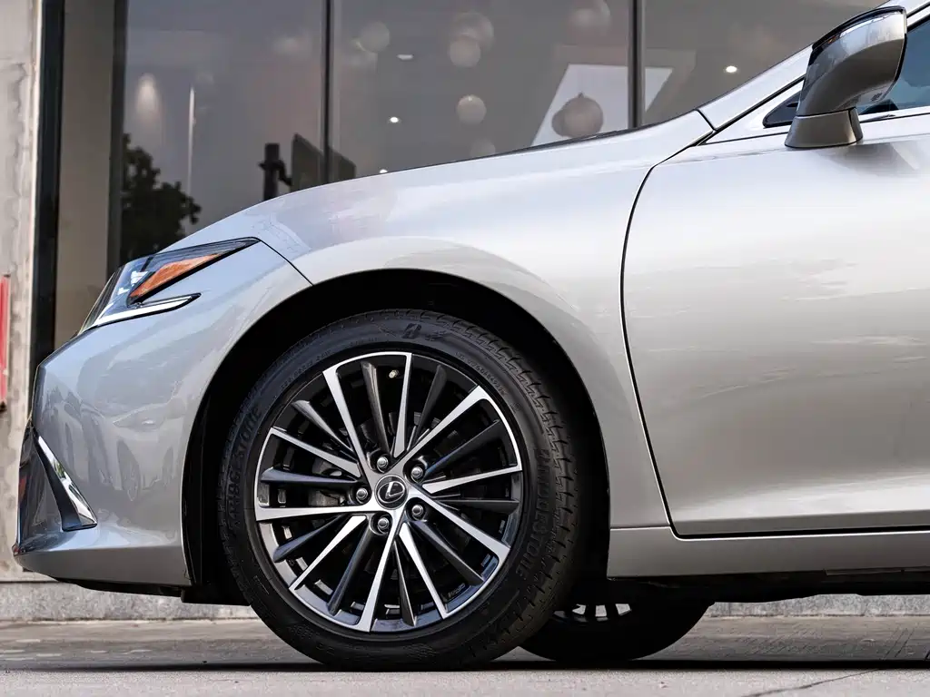 Lexus ES — миниатюра 8