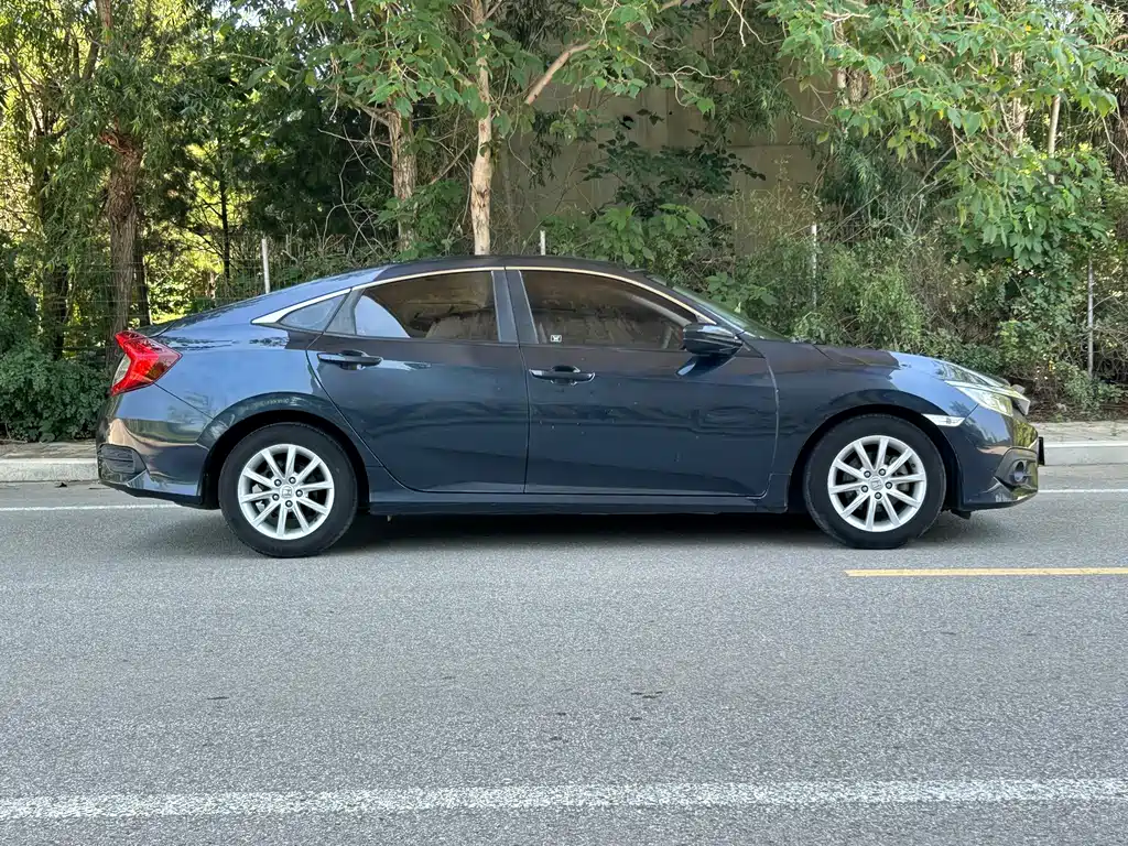 Honda Civic — миниатюра 12