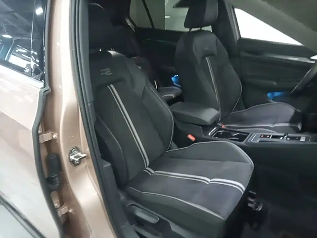 Volkswagen Golf — миниатюра 25