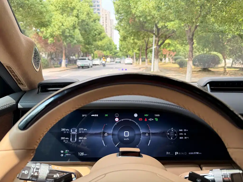 Yangwang Yangwang U8 L — миниатюра 29