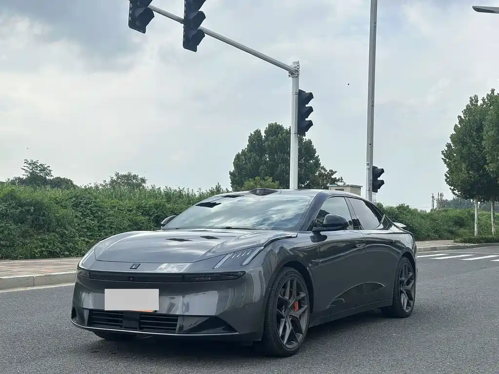 Lynk & Co Z10