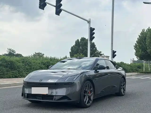 2025 Lynk & Co Z10
