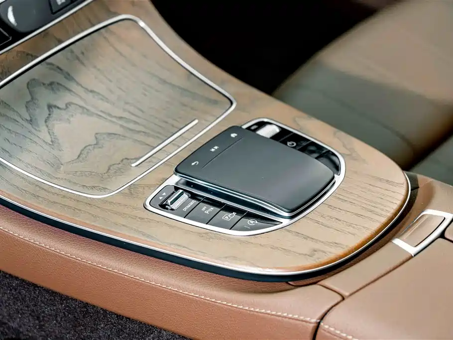 Mercedes-Benz E-Class — миниатюра 14