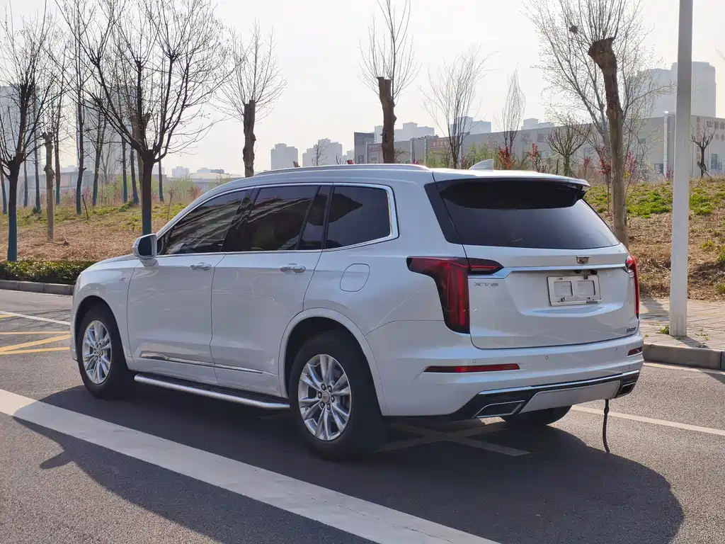 Cadillac XT6 2020 28T мест