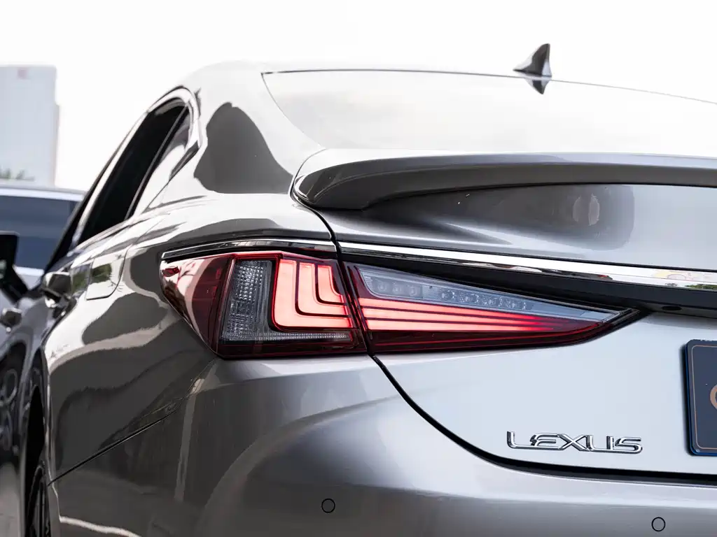 Lexus ES — миниатюра 7