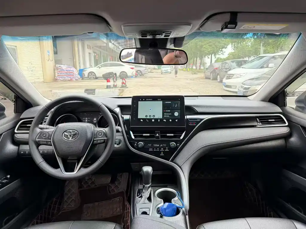 Toyota Camry — миниатюра 4