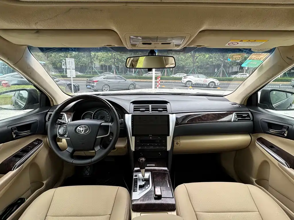 Toyota Camry — миниатюра 11