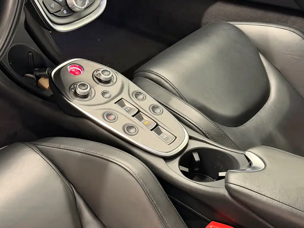 McLaren GT — миниатюра 6