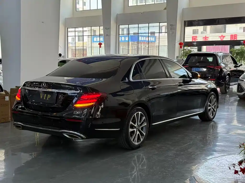 Mercedes-Benz E-Class — миниатюра 7