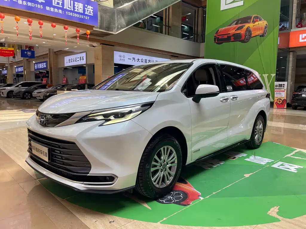 Toyota Sienna — миниатюра 3
