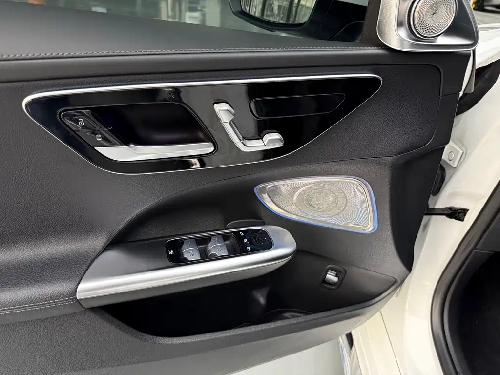 Mercedes-Benz C-Class — миниатюра 13
