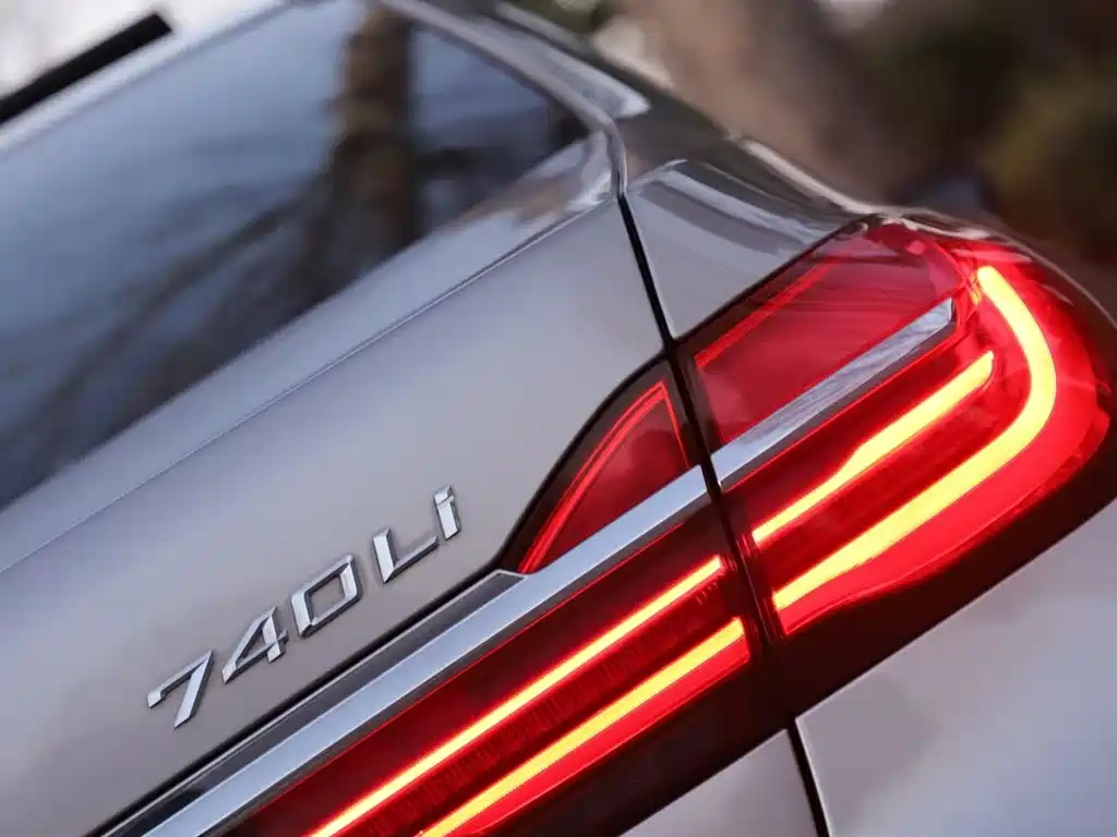 BMW 7 Series 7 2016 740Li Lead