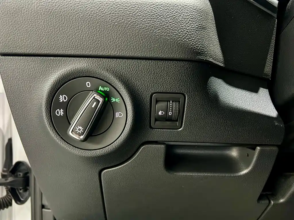 Skoda Karoq TSI280 Premium Edition, фото 20