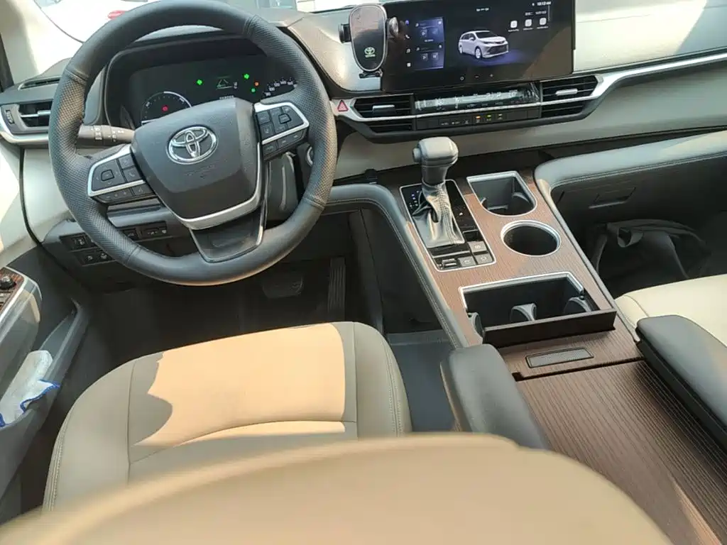 Toyota Sienna — миниатюра 10