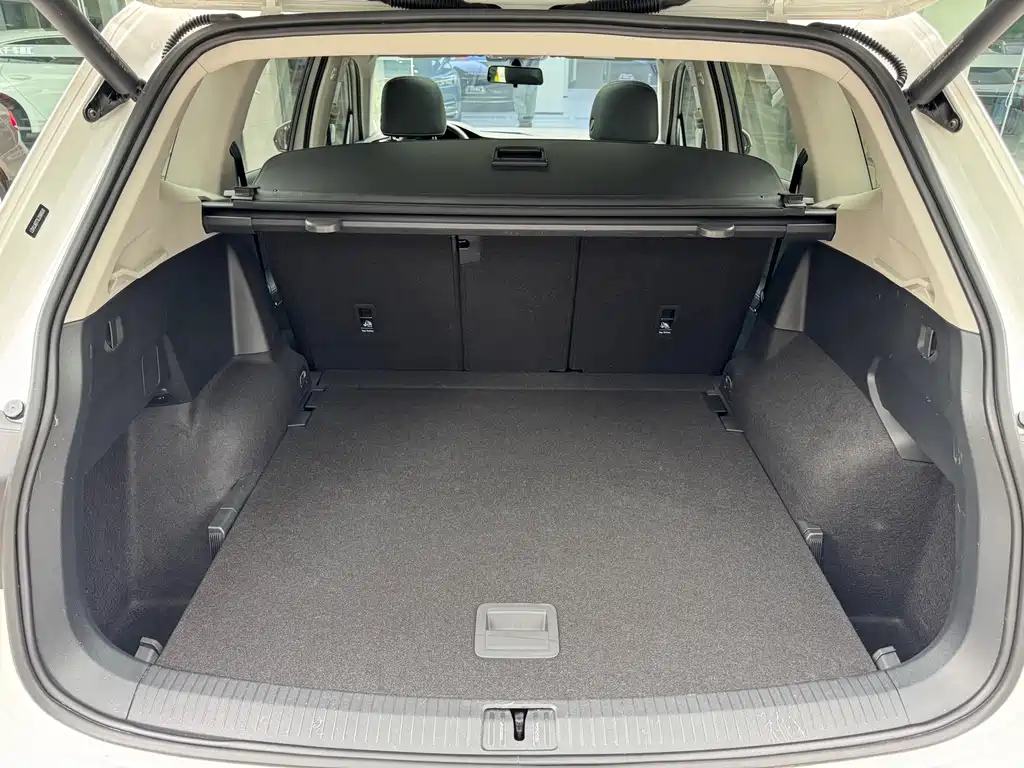 Volkswagen Tiguan L — миниатюра 20
