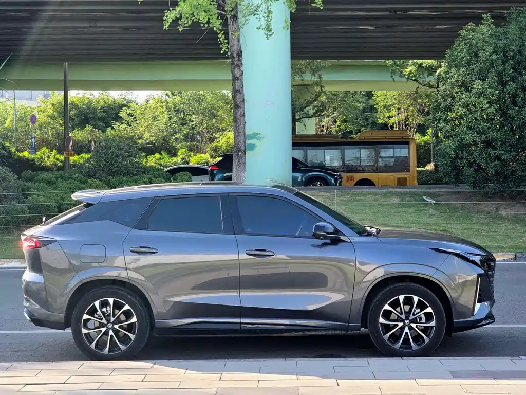 Changan UNI-Z New Energy — миниатюра 4