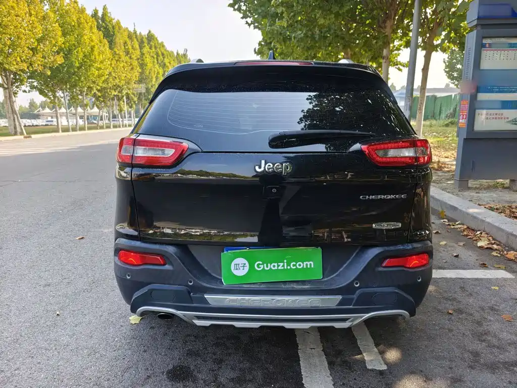 Jeep Cherokee — миниатюра 6