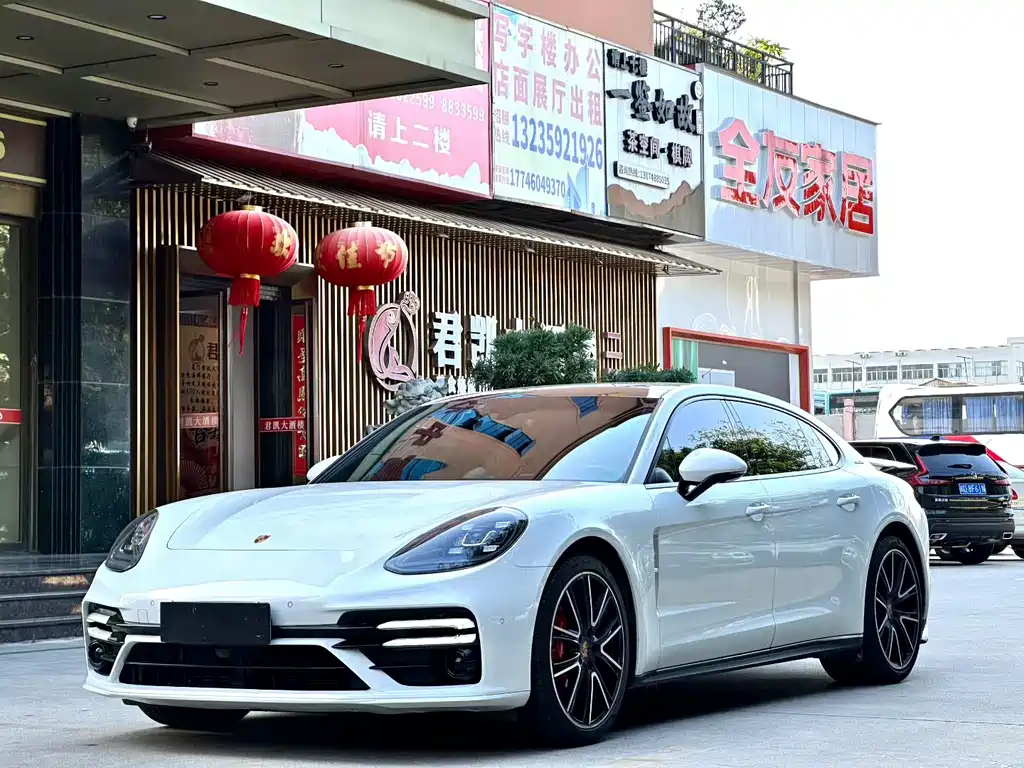 Porsche Panamera 2021