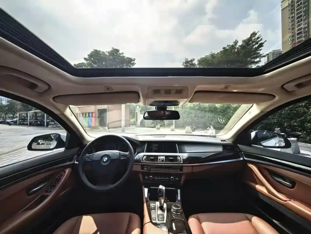BMW 5 Series — миниатюра 9