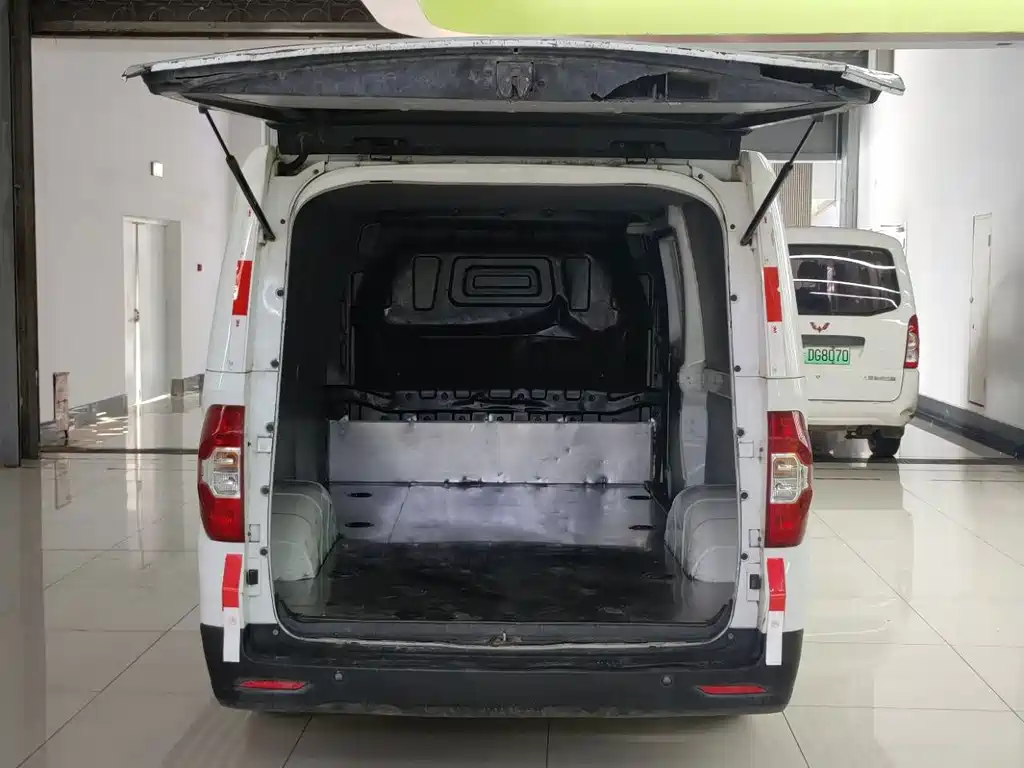 MAXUS EV30 — миниатюра 5
