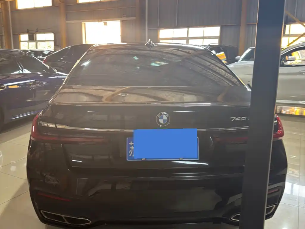 BMW 7 Series — миниатюра 8