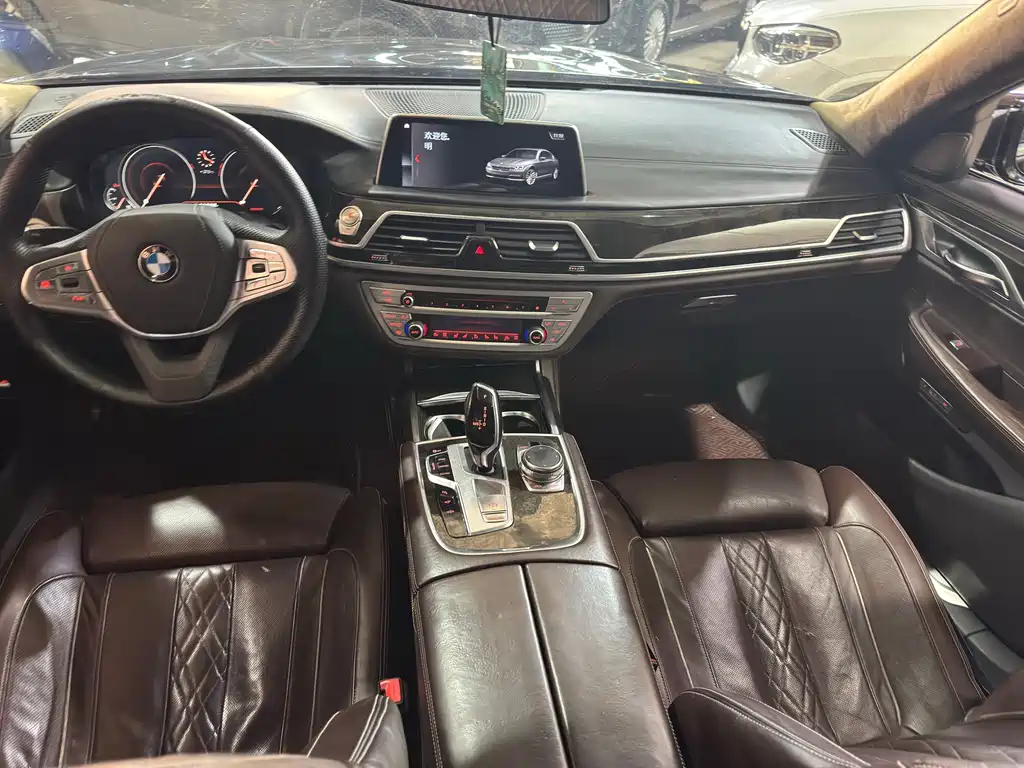 BMW 7 Series — миниатюра 6