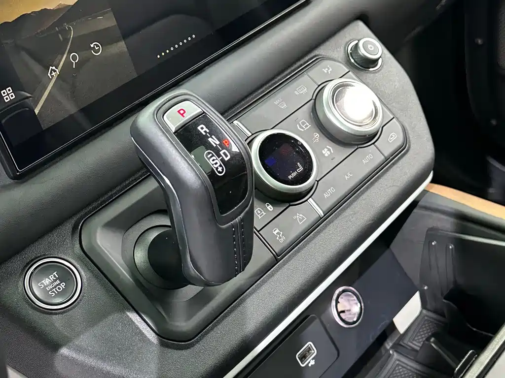 Land Rover Defender — миниатюра 16