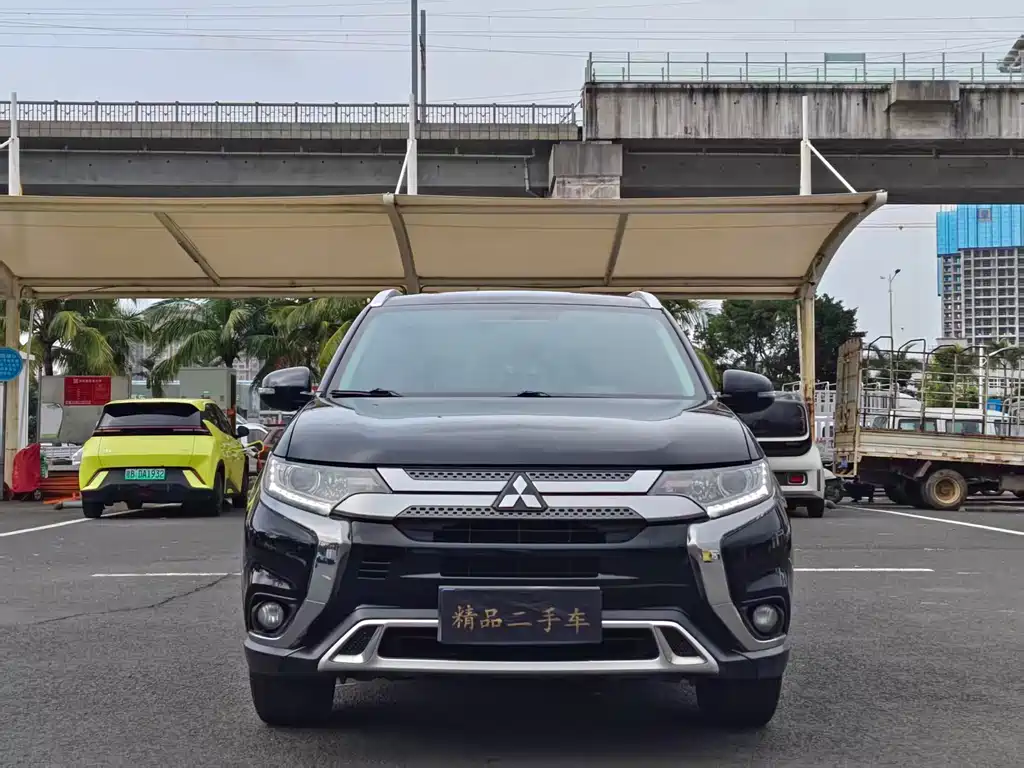 MITSUBISHI OUTLANDER